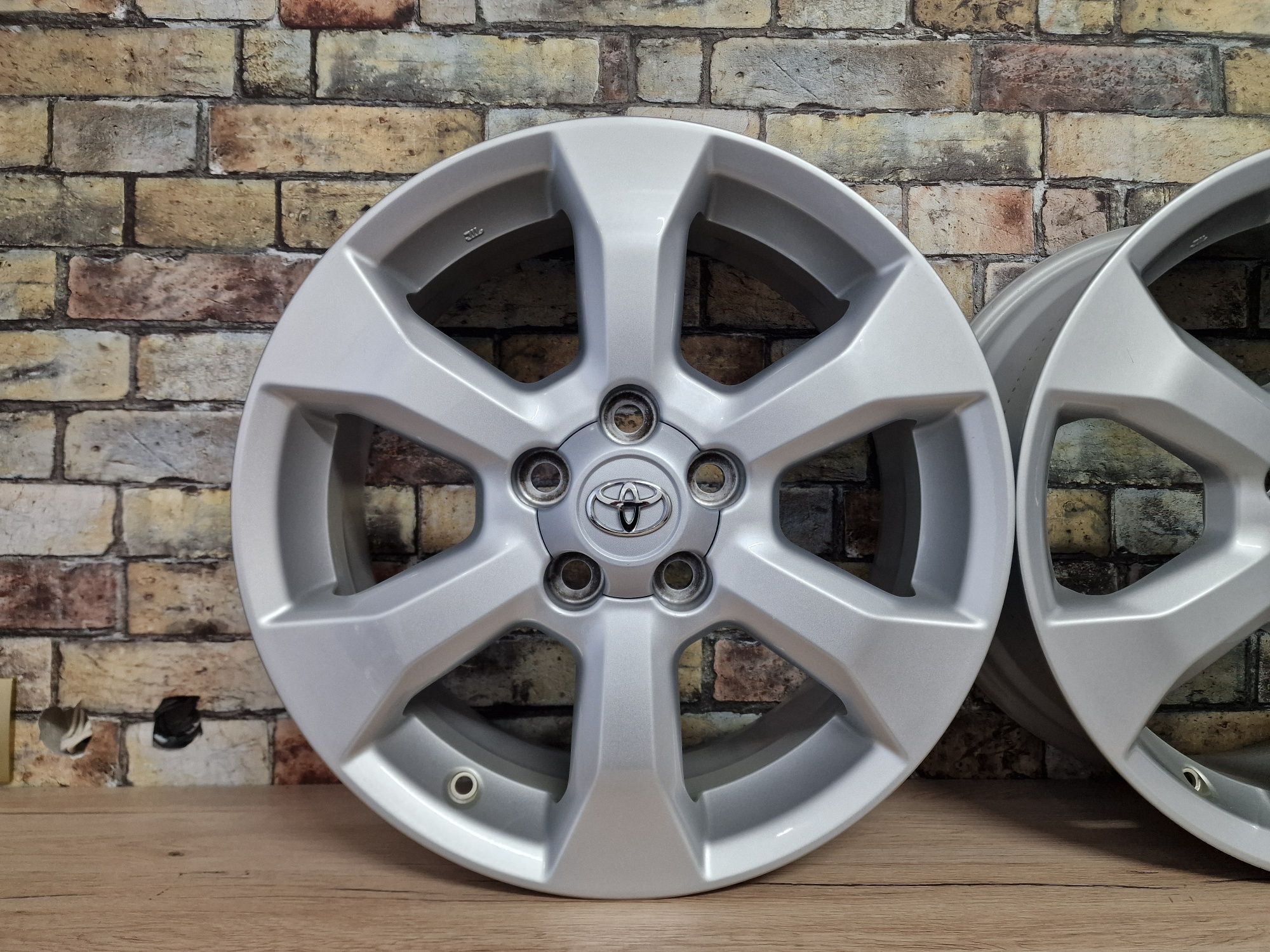 Felgi 17' 5x114,3 TOYOTA Auris Avensis Camry C-HR Corolla RAV-4 Prius