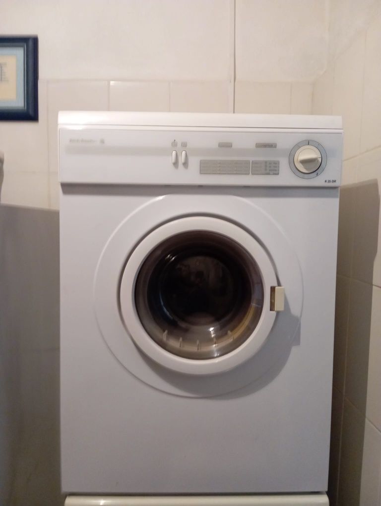Máquina de secar roupa