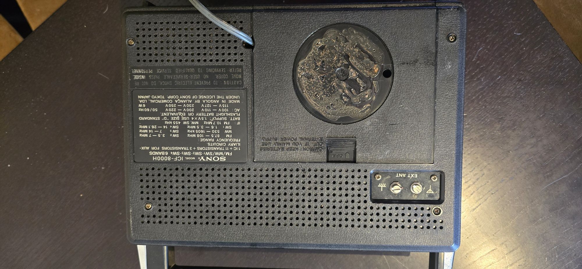 Radio sony vintage ICF-8000H a funcionar