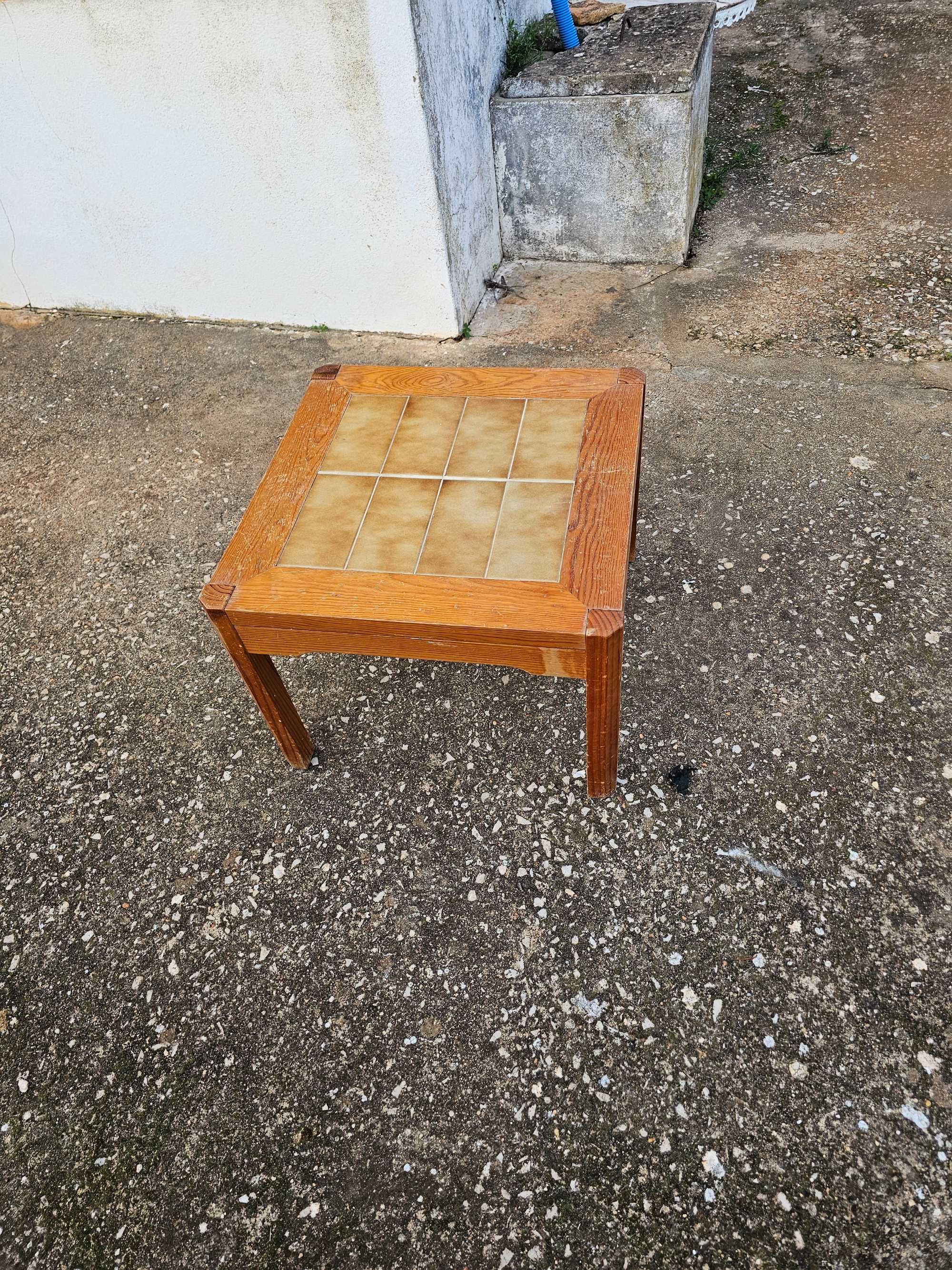 Mesa de Cabeceira Rústica – Toque Charmoso no Seu Quarto!