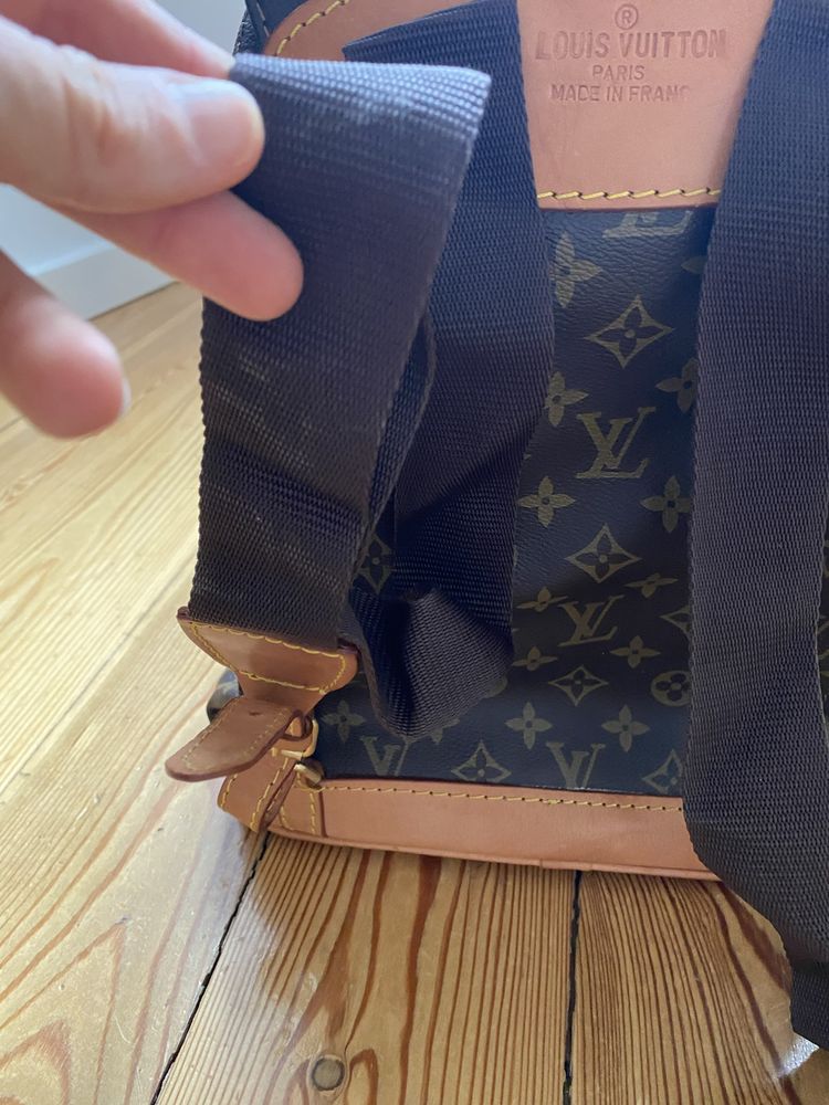 Mochila com padrão Luis Vuitton