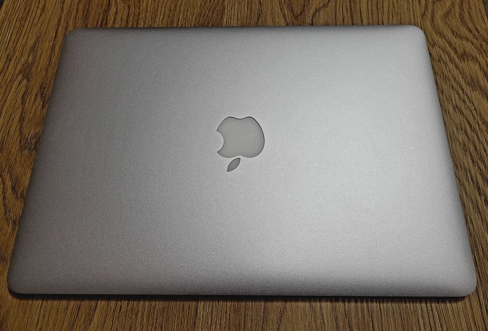 MacBook Air 13” (2017)   i5 / 8GB / 128GB SSD