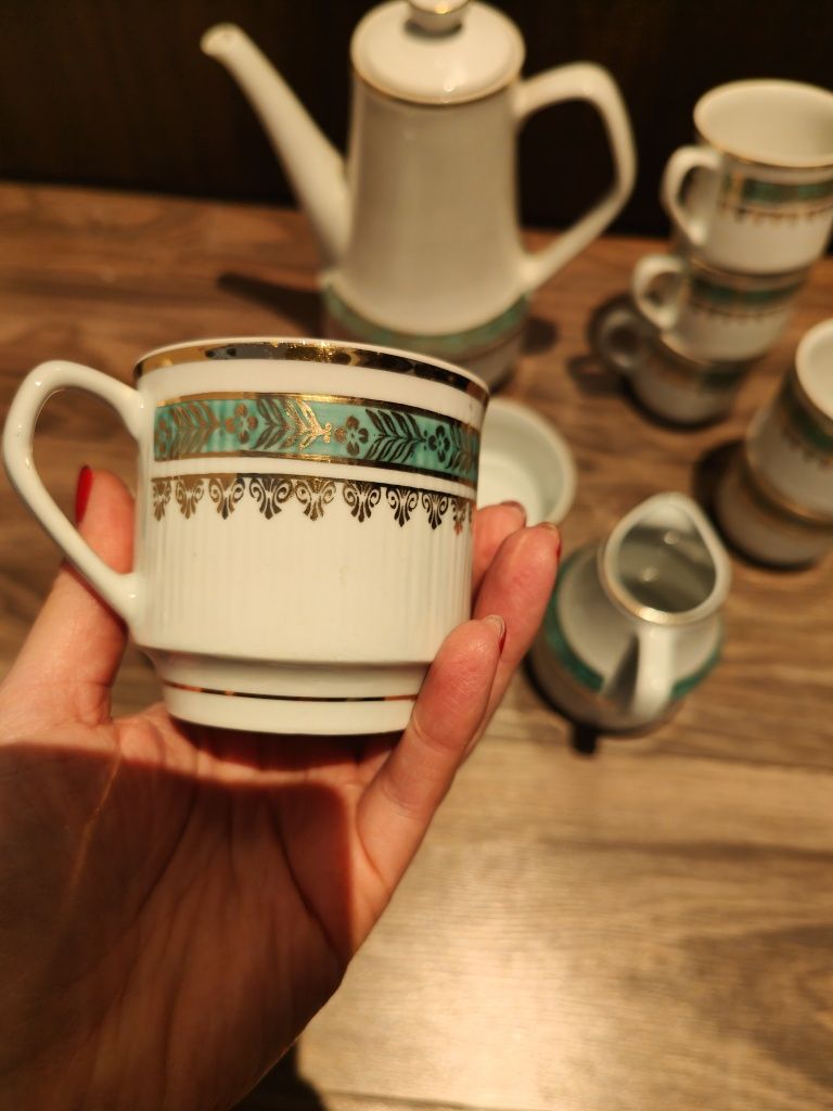 Porcelanowy zestaw kawowy marki Chodzież