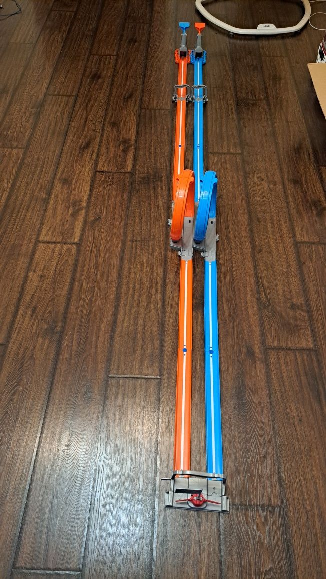 Трек Hot wheels подвійна петля. Б/у в гарному стані.
