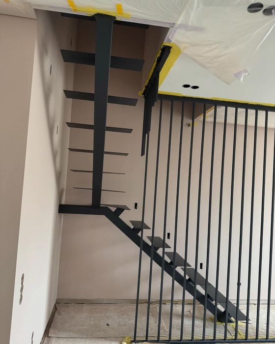 Сходи на центральній консолі