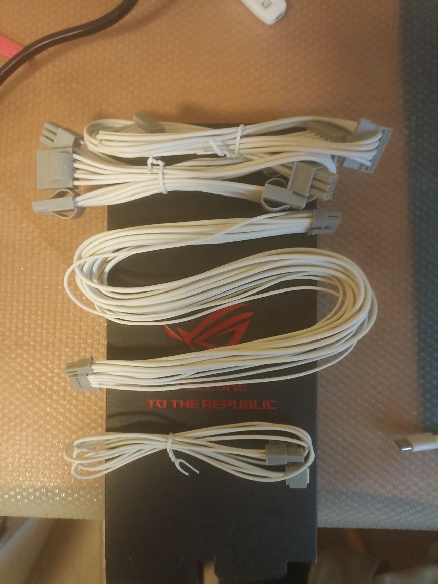 Кабелі до блоку живлення асус ASUS ROG THOR