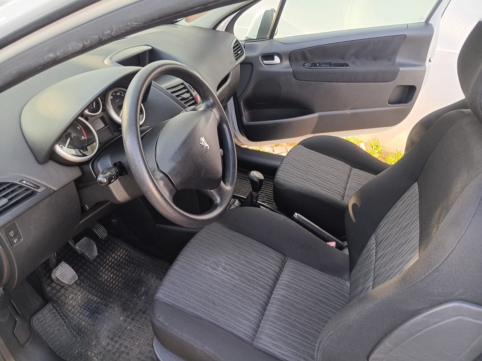 Peugeot 207, comercial, em excelente estado, só um proprietário!!!