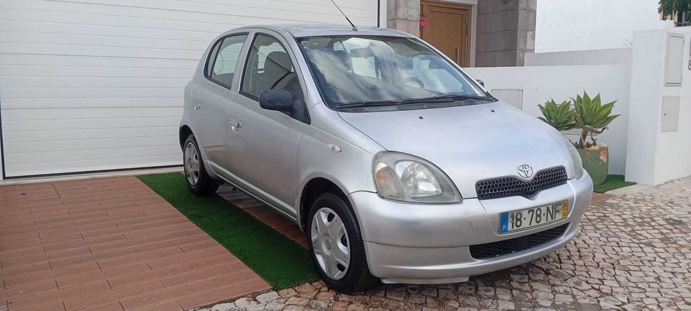 Toyota Yaris 1.0 VVTi, versão terra , em ótimo estado