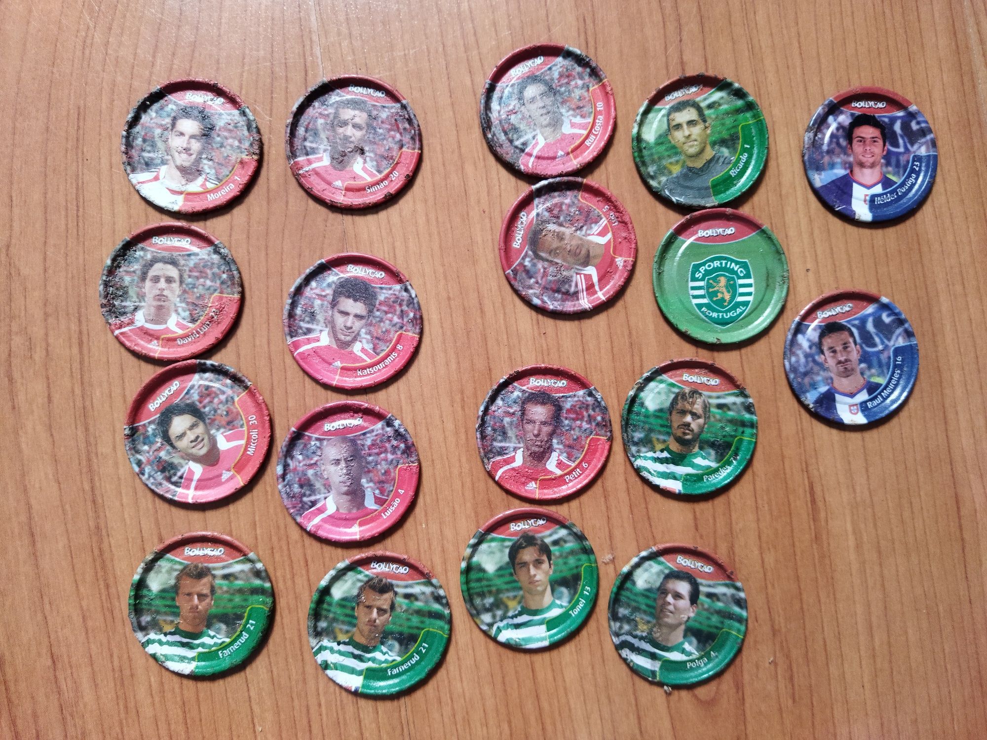 Varios bonecos e cartas futebol tazos hello Kitty animais Shrek Yoko