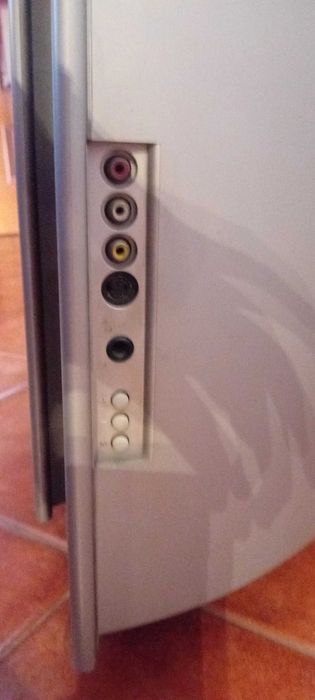 TV Loewe Nemos Ecrã de 32" panorâmico com controlo