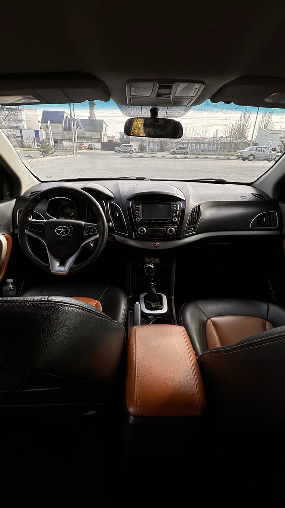 Семейный Кросовер JAC S5 .