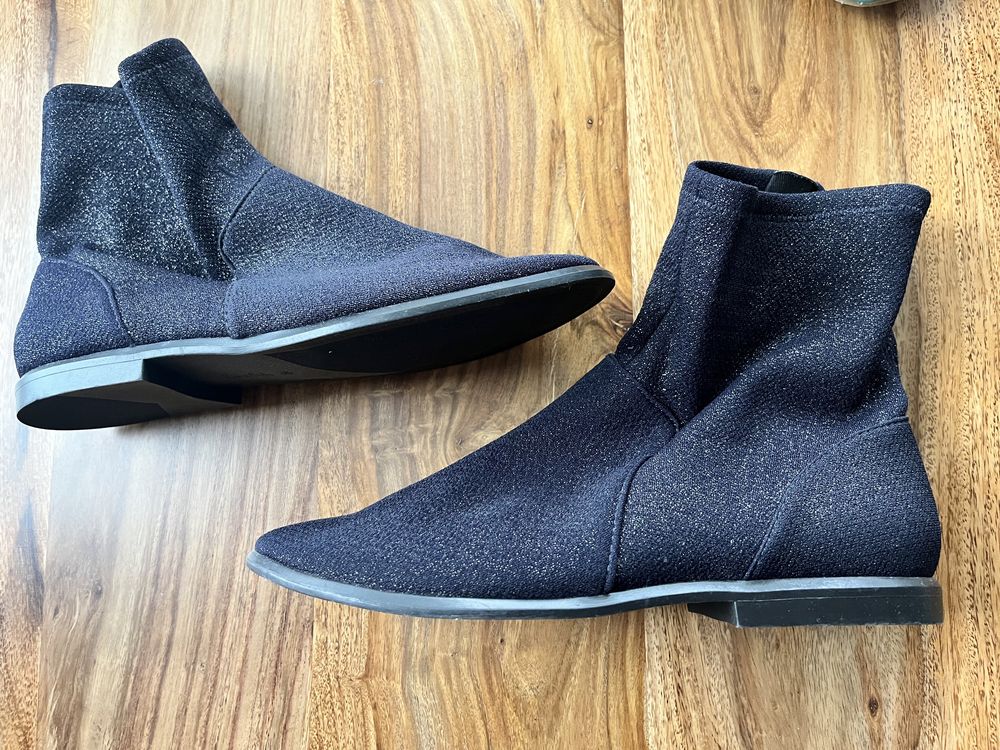 Zara buty brokatowo-granatowe za kostkę