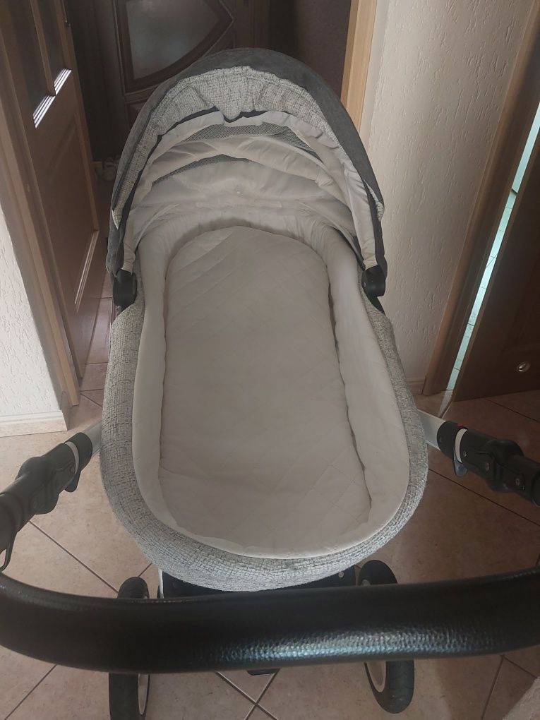 Wózek dziecięcy z fotelikiem