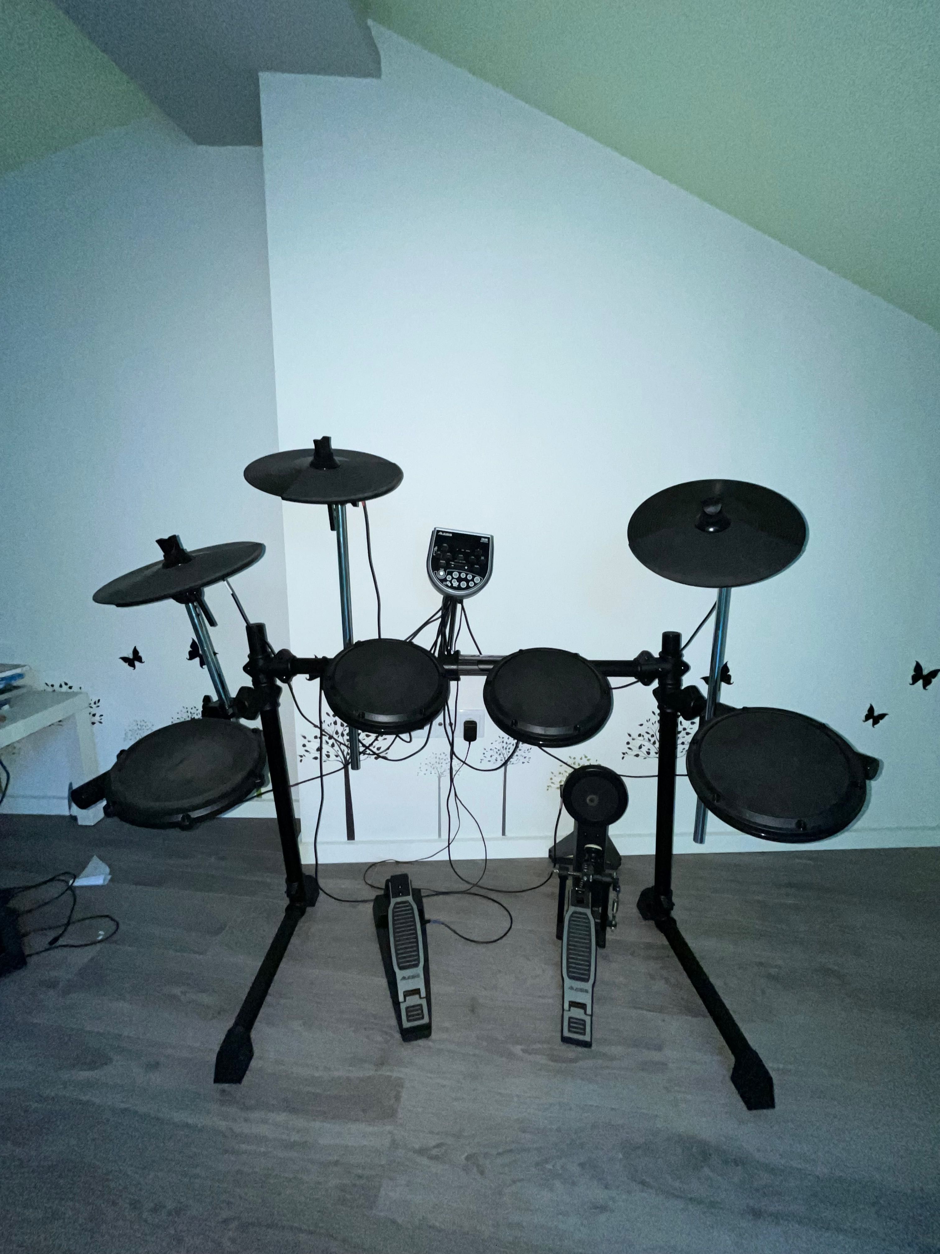 bateria elétrica Alesis praticamente nova