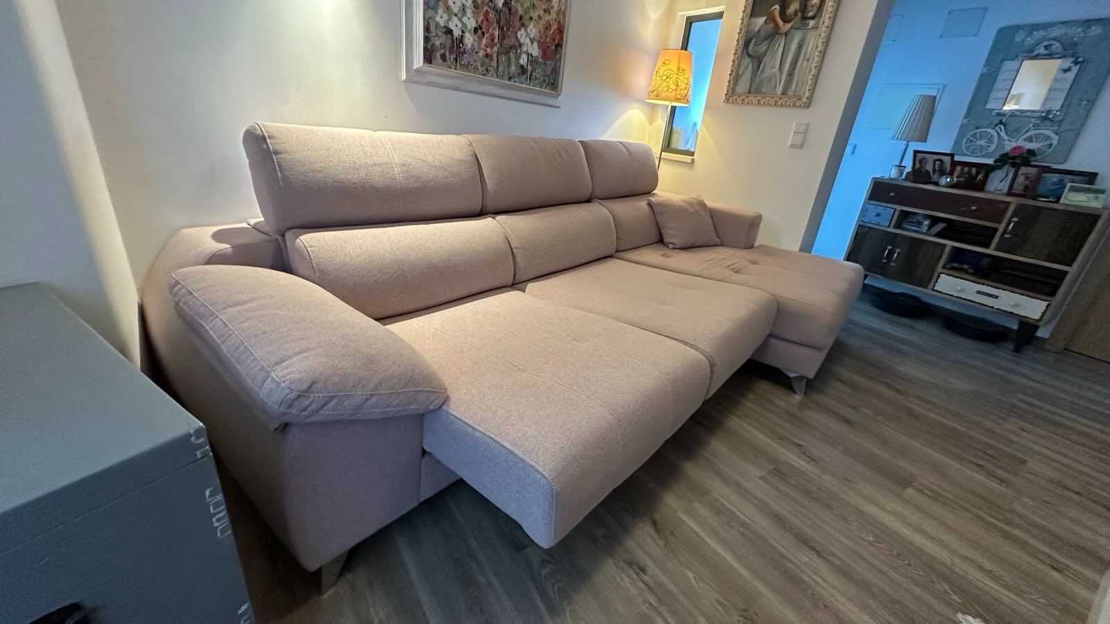 Sofá chaislongue de 302cm, a chaislongue tem 160cm de comprimento