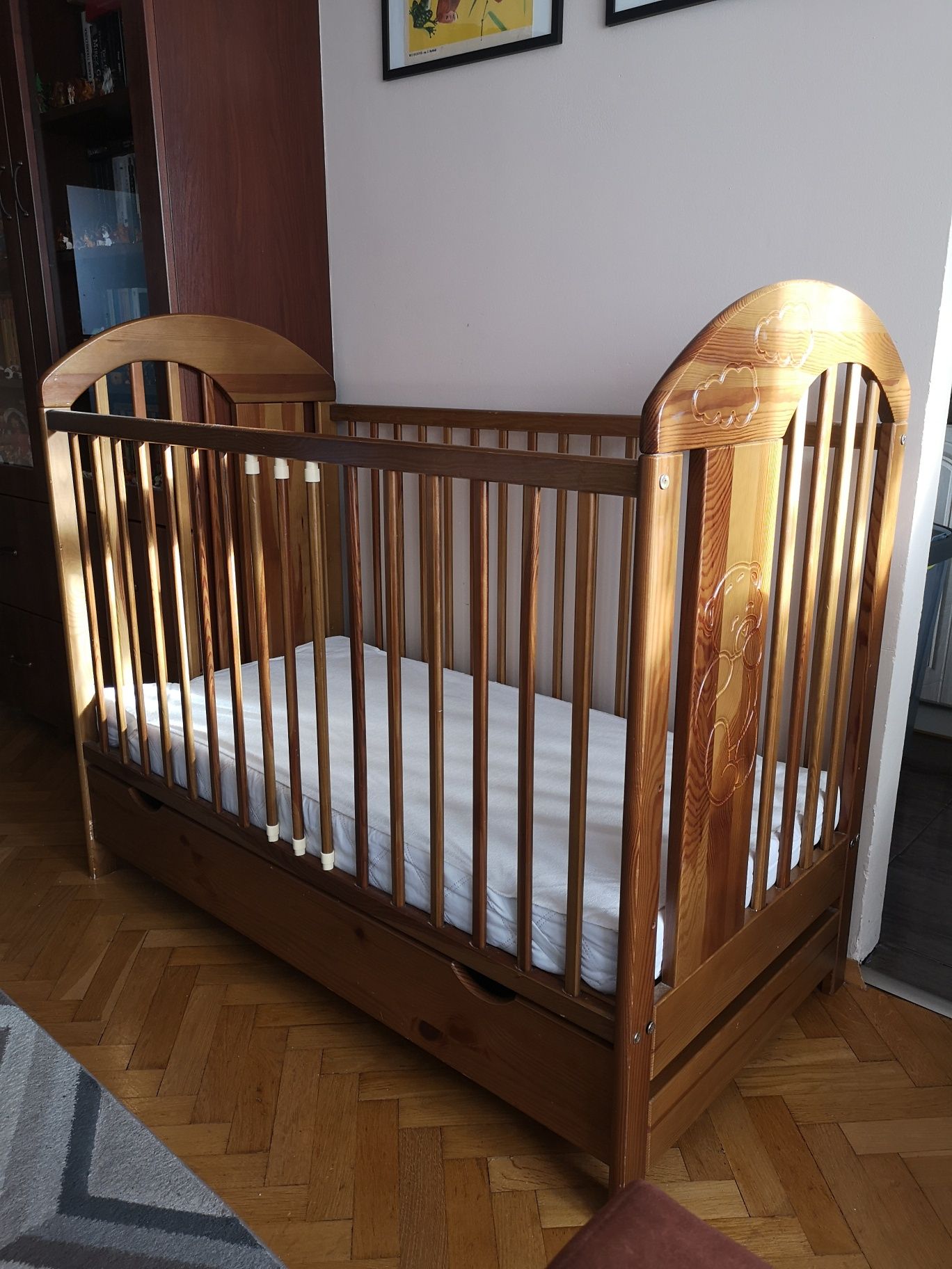 Łóżeczko dziecięce z szufladą