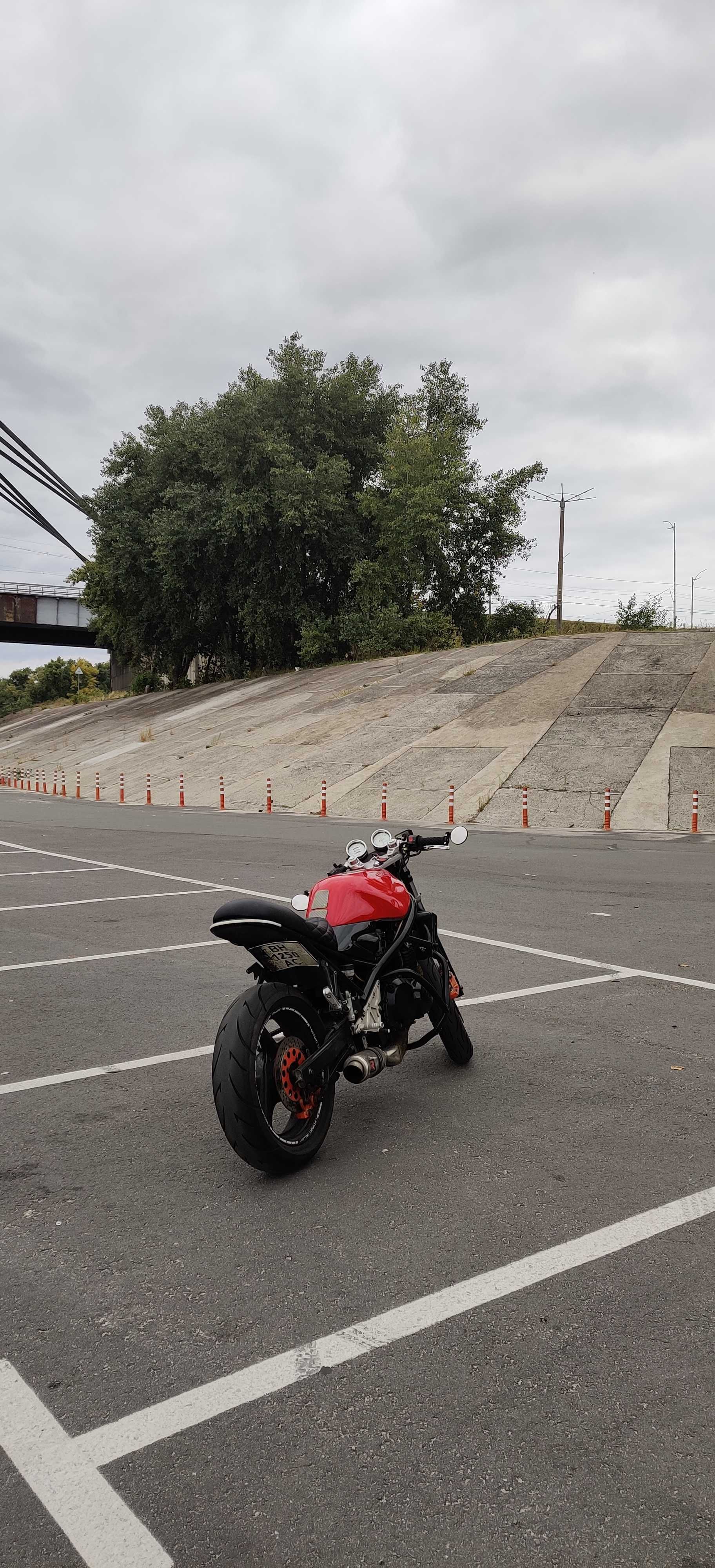 Suzuki Bandit Cafe Racer 400