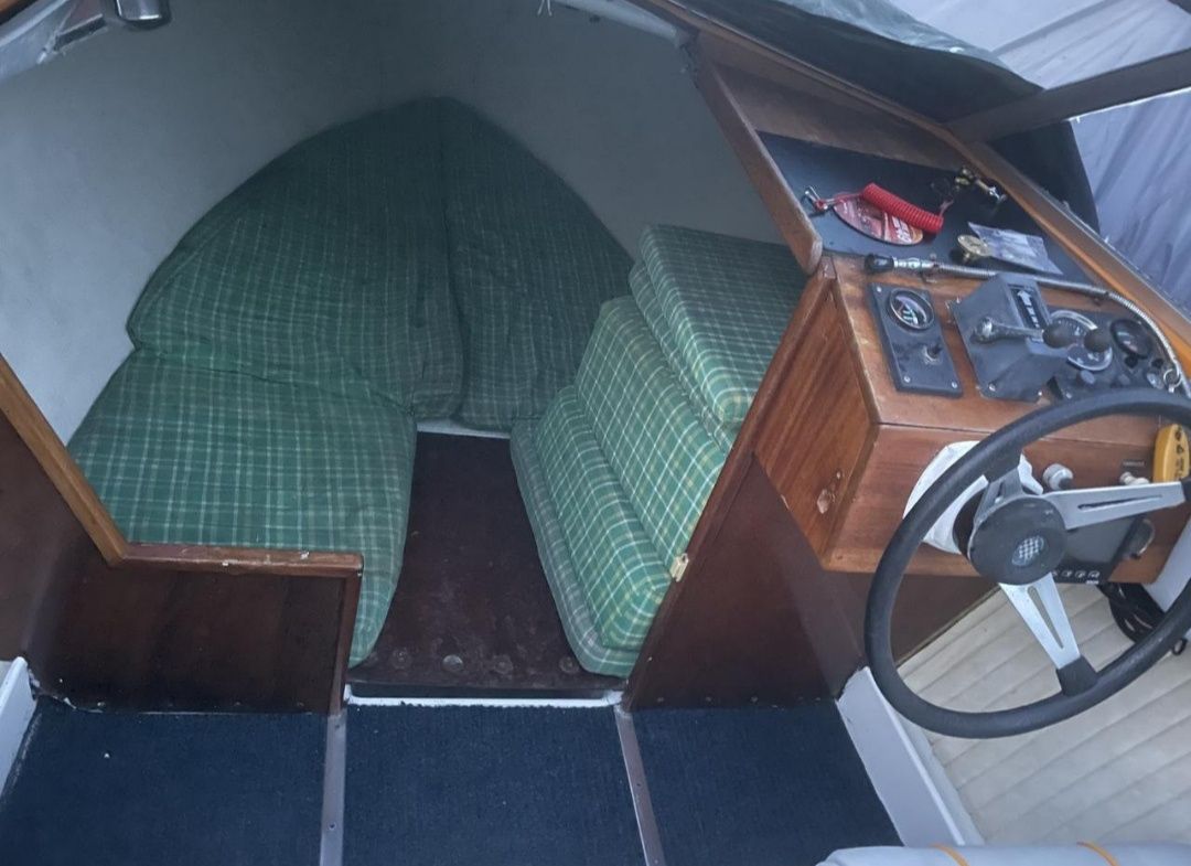 Motorówka łódka łódź silnik 130km radio kabina miejsce do spania