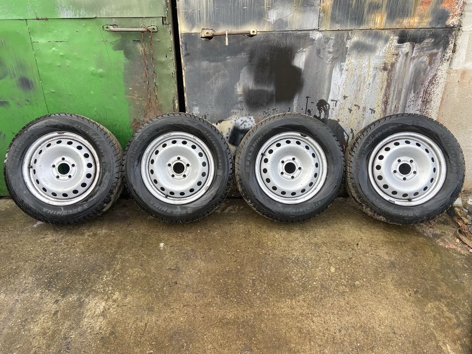 Шини з дисками в хорошому стані