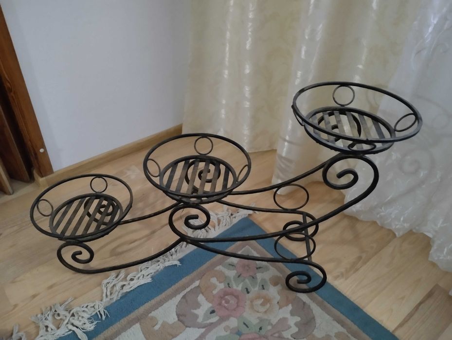 Kwietnik metalowy na 3 kwiaty