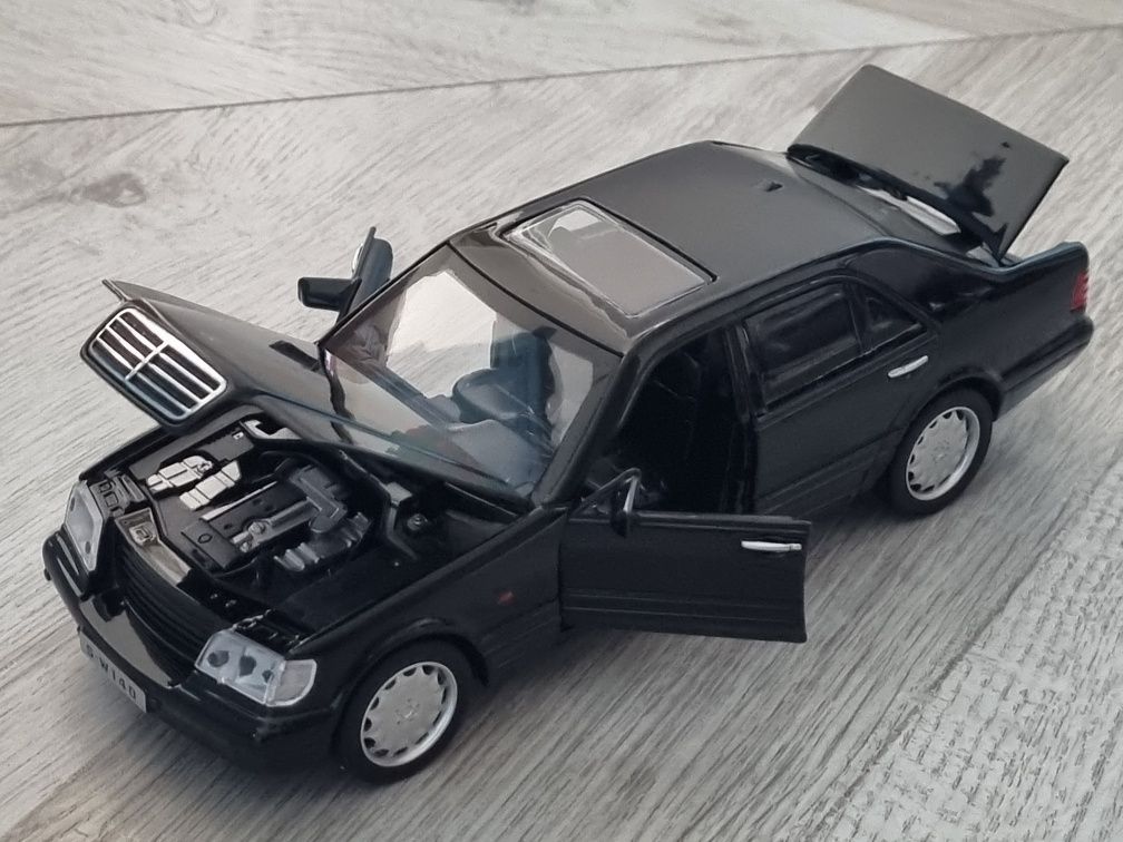 Іграшкова модель Mercedes S320 Lang W140 (1:32)