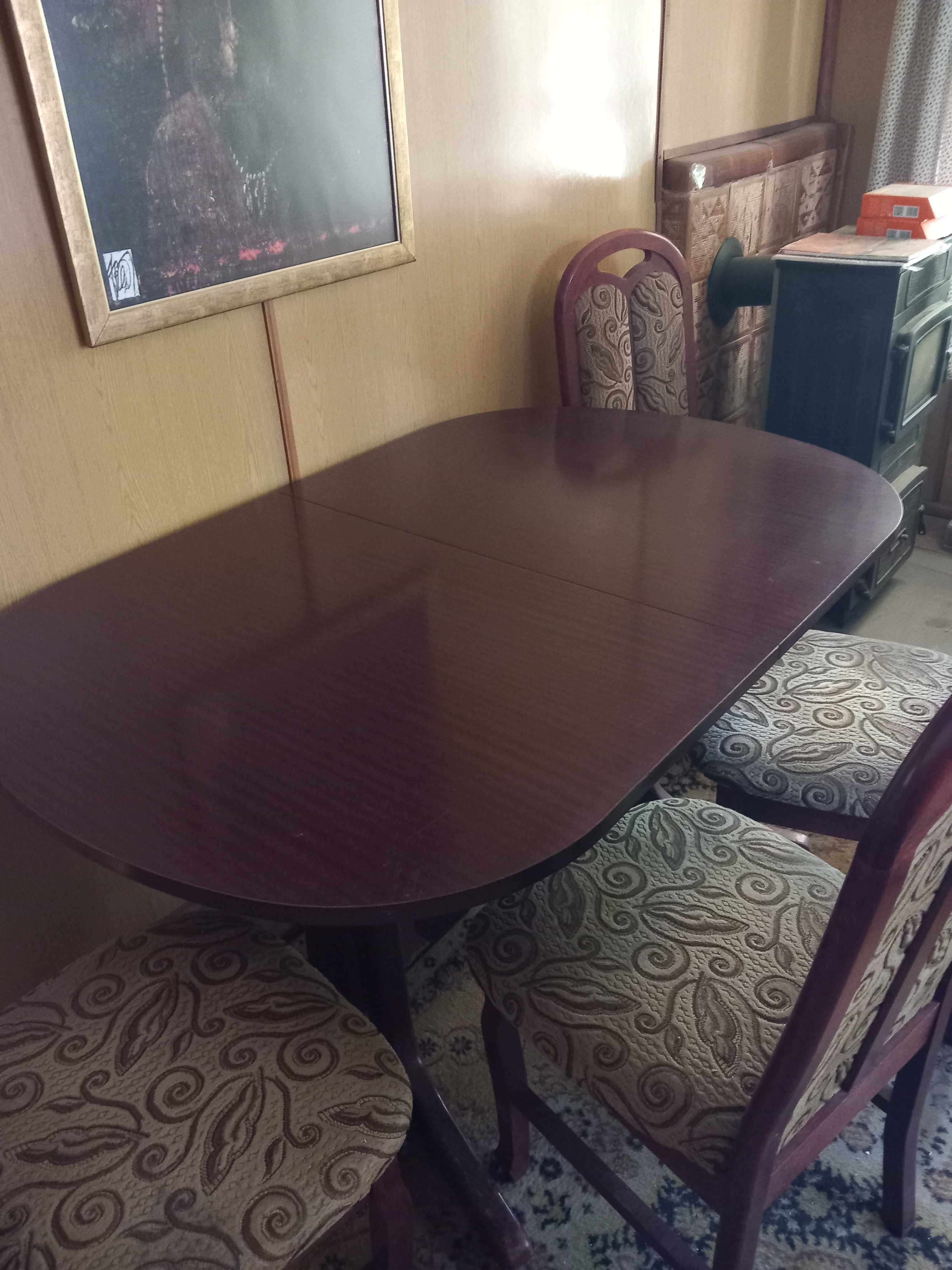Sprzedam stół z 4 krzesłami