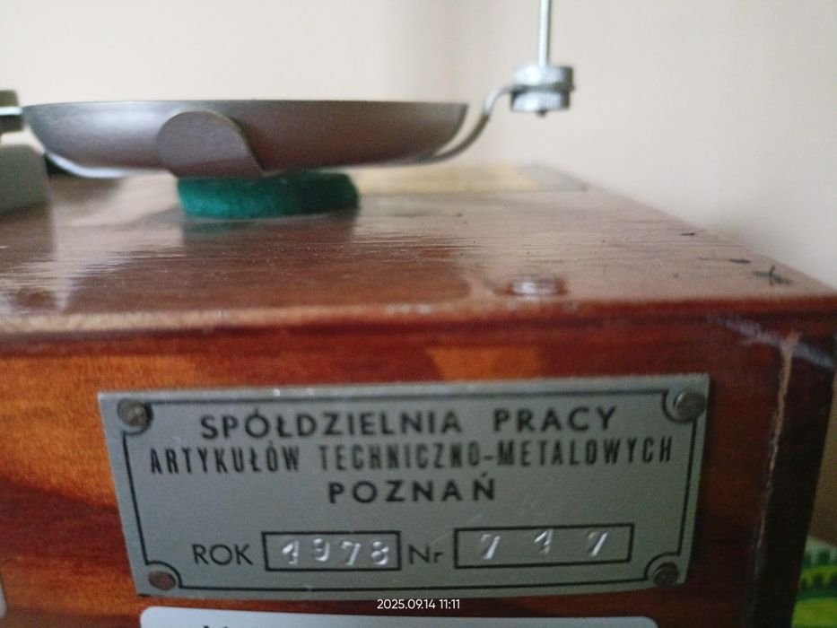 Stara apteczna waga szalkowa