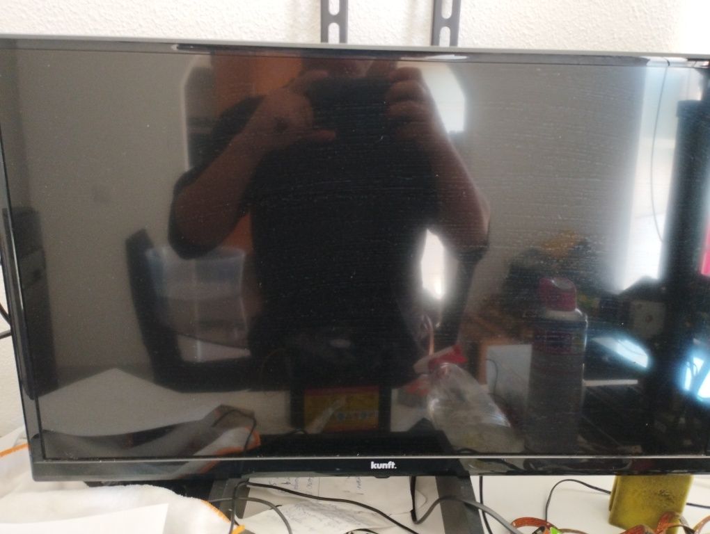 Vendo tv kunft  não a comando