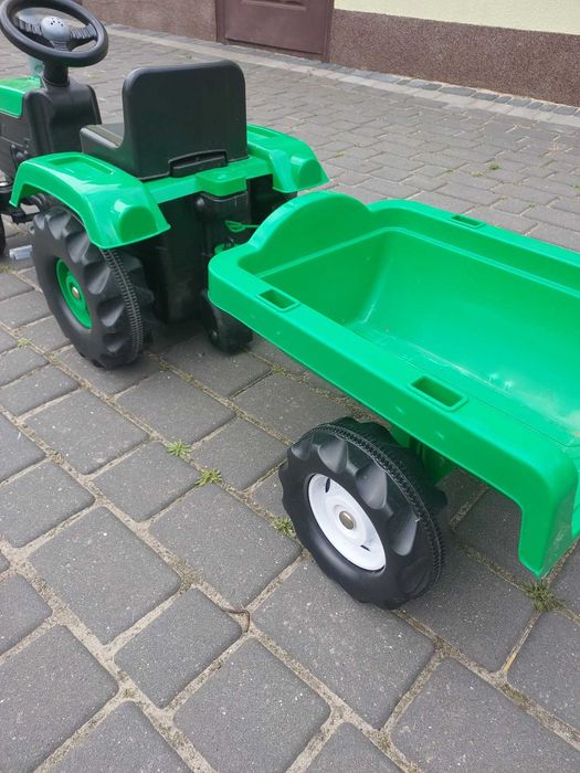 Дитячий педальний трактор