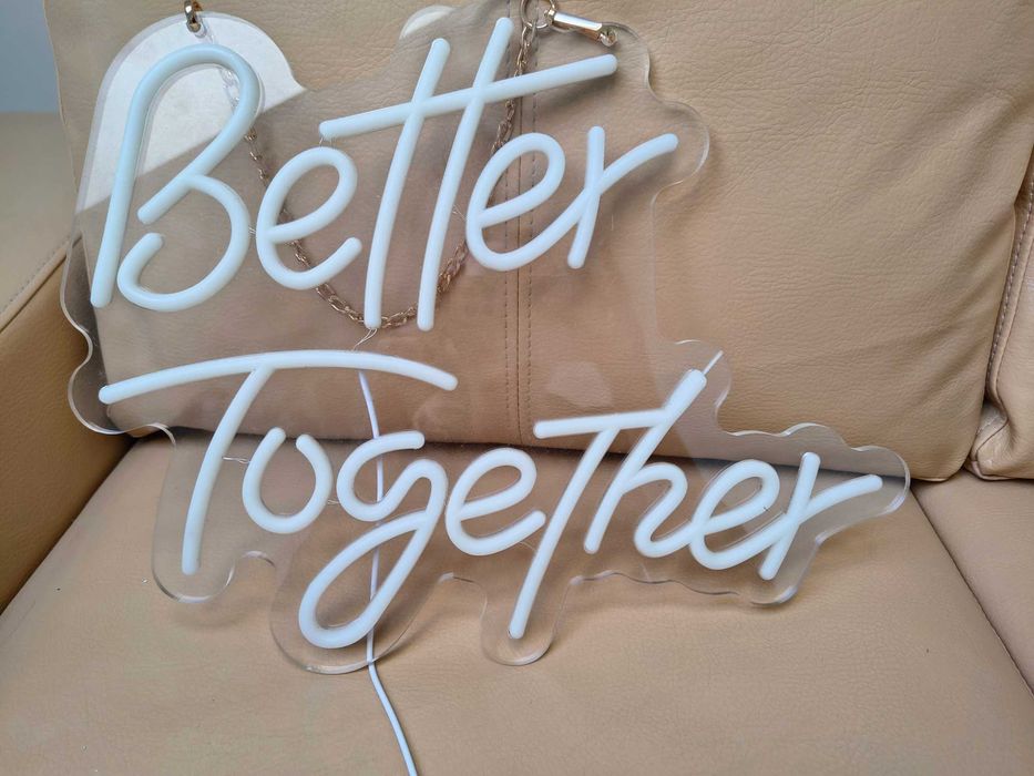 Napis Led Better Together