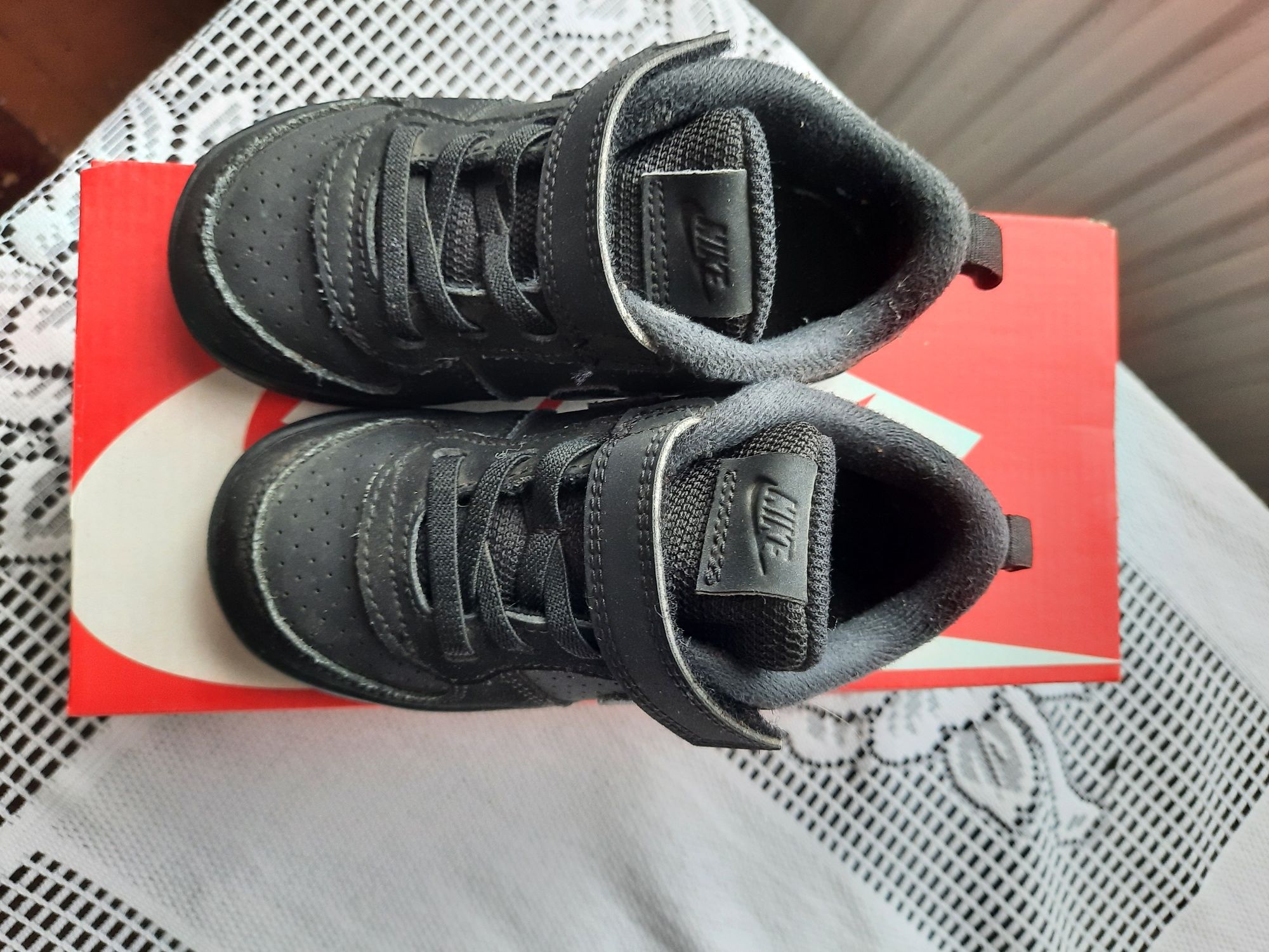 Czarne buty sportowe dla chłopca Nike rozm. 25