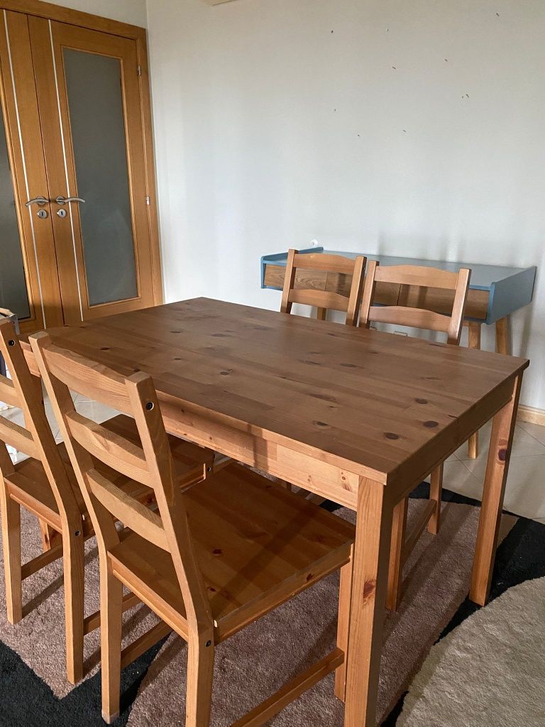 Mesa de Jantar + 4 cadeiras