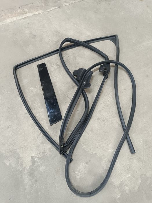 Ущільнювач дверей Lexus rx350 long