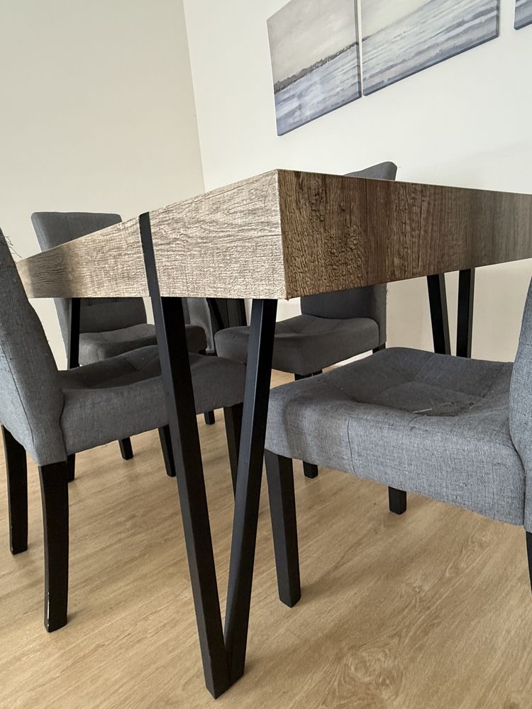Mesa de Jantar - Oferta de Cadeiras