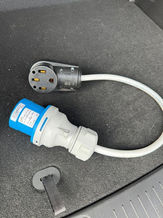 Зарядний пристрій для Chevrolet Bolt EUV, 32 Aмпера. Оригінальна.