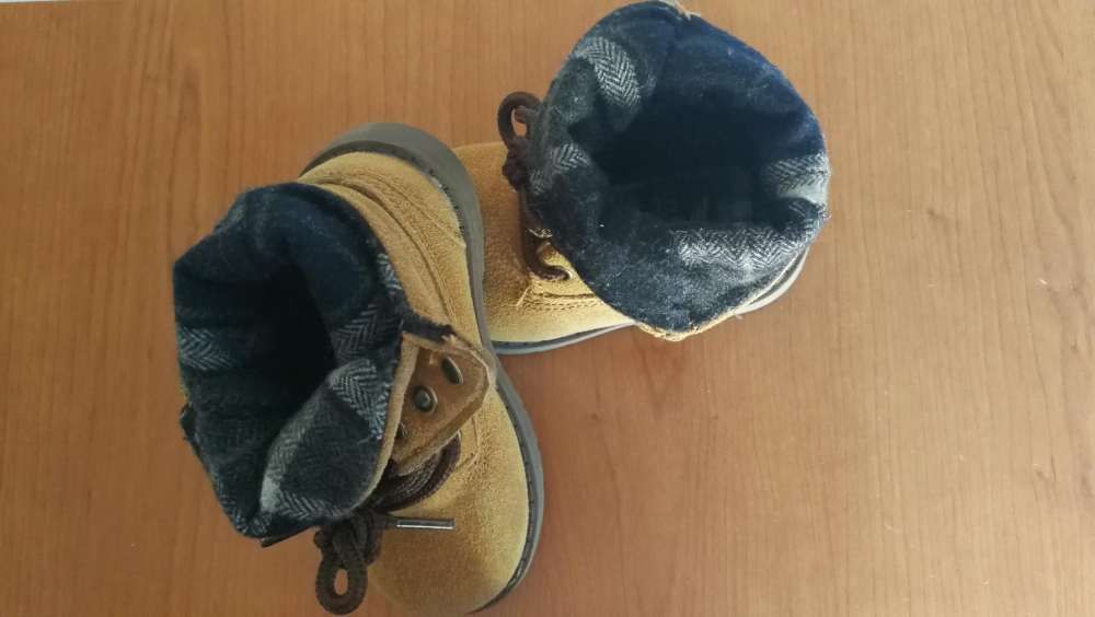 IMPECÁVEIS Botas camurça camel n. 21