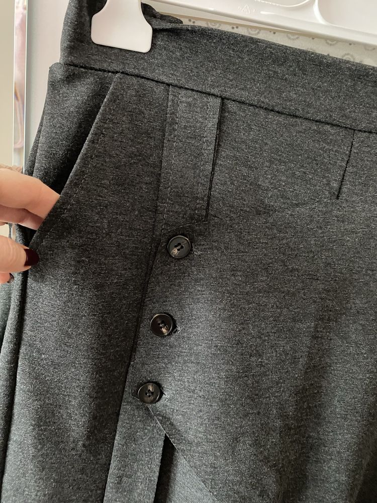Butik spodnie dresowe boyfriendy z zakładką one size New %%%