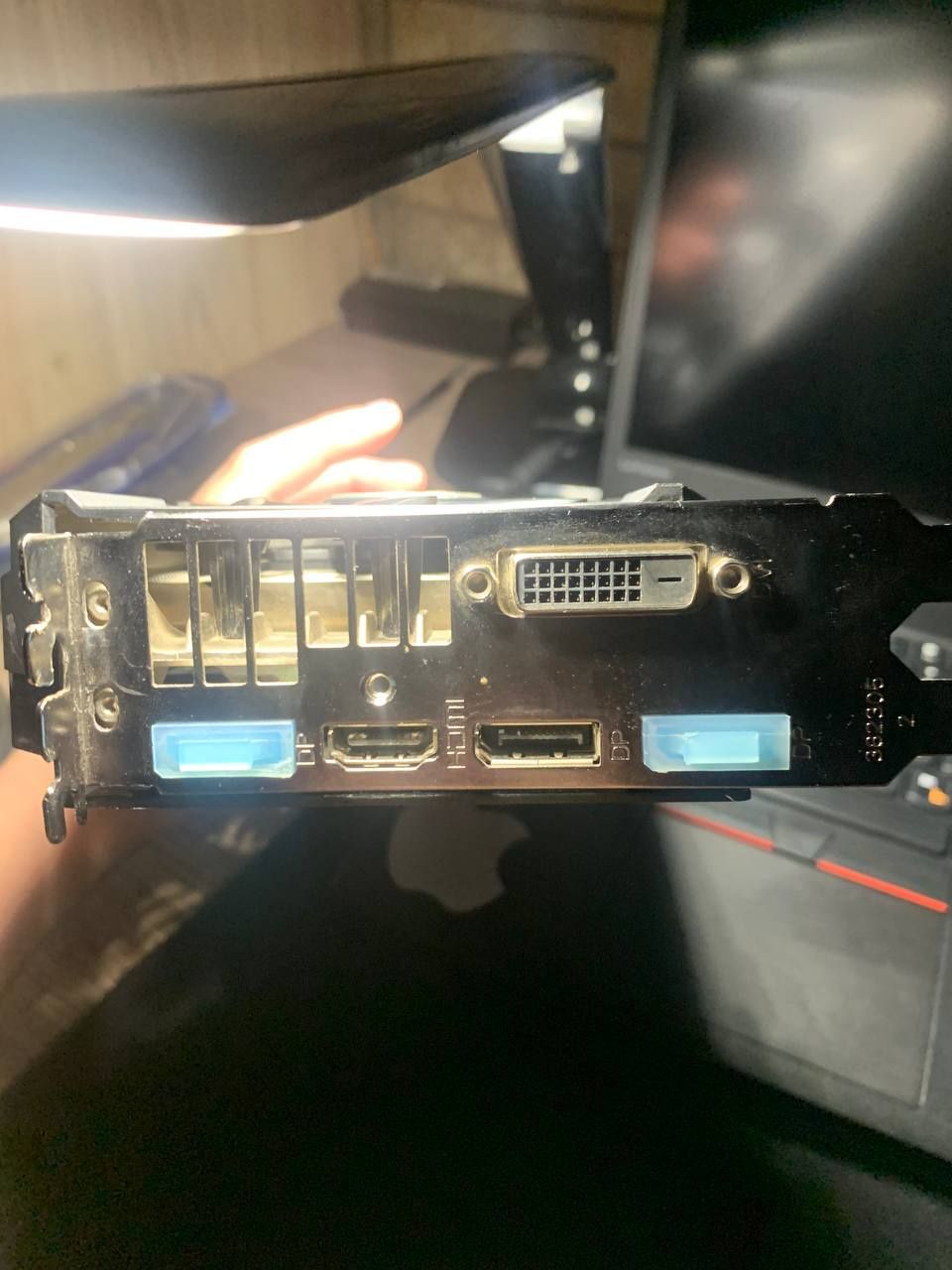 Продам Radeon R9 8Gb