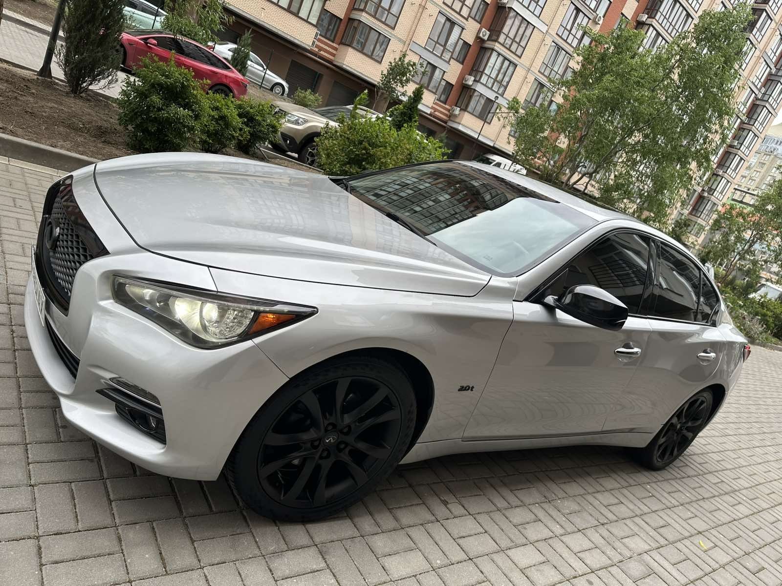Продам Infiniti Q50 2015 год