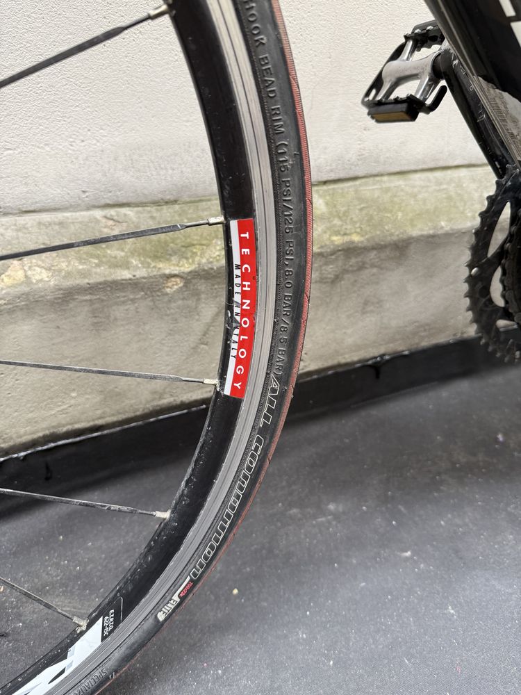 rower szosowy Specialized Roubaix Full-Carbon M