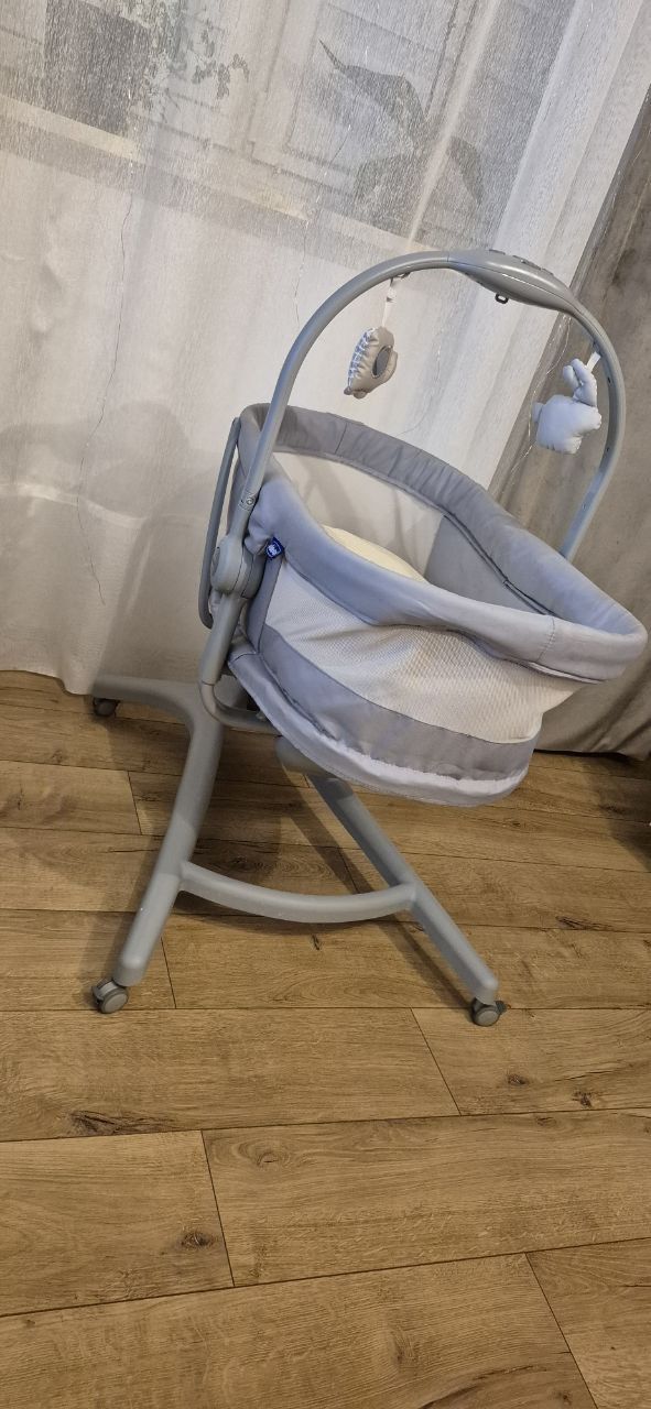 Łóżeczko dostawne  Chicco Baby Hug + materac ze ściąganym pokrowcem.