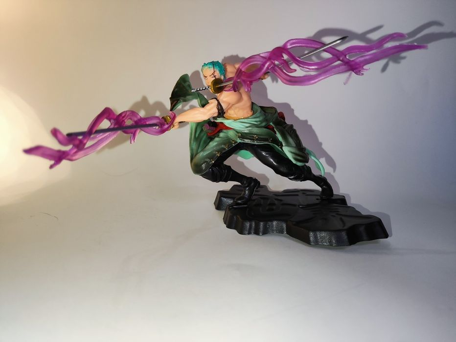 Roronoa Zoro 3 Espadas — Figura 10cm (One Piece, PVC)