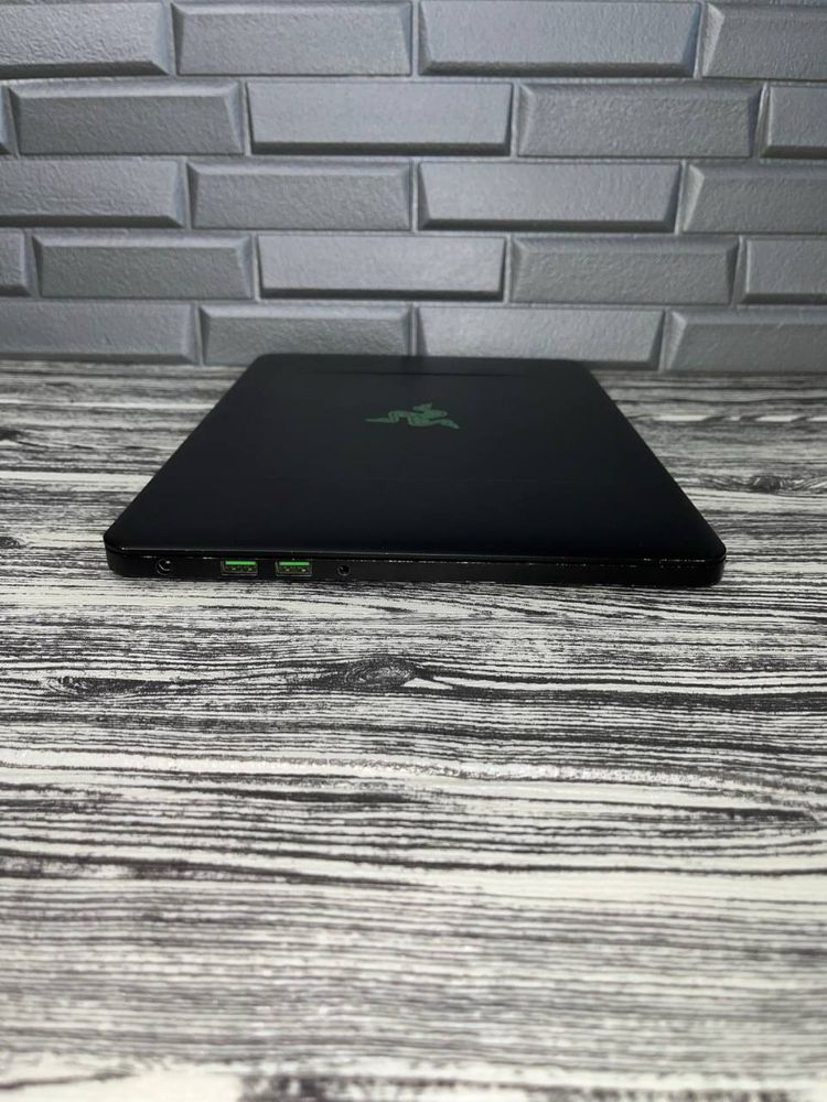 Razer 14/FHD/IPS/i7-6/GTX1060/16Gb/SSD512Gb Blade RZ09