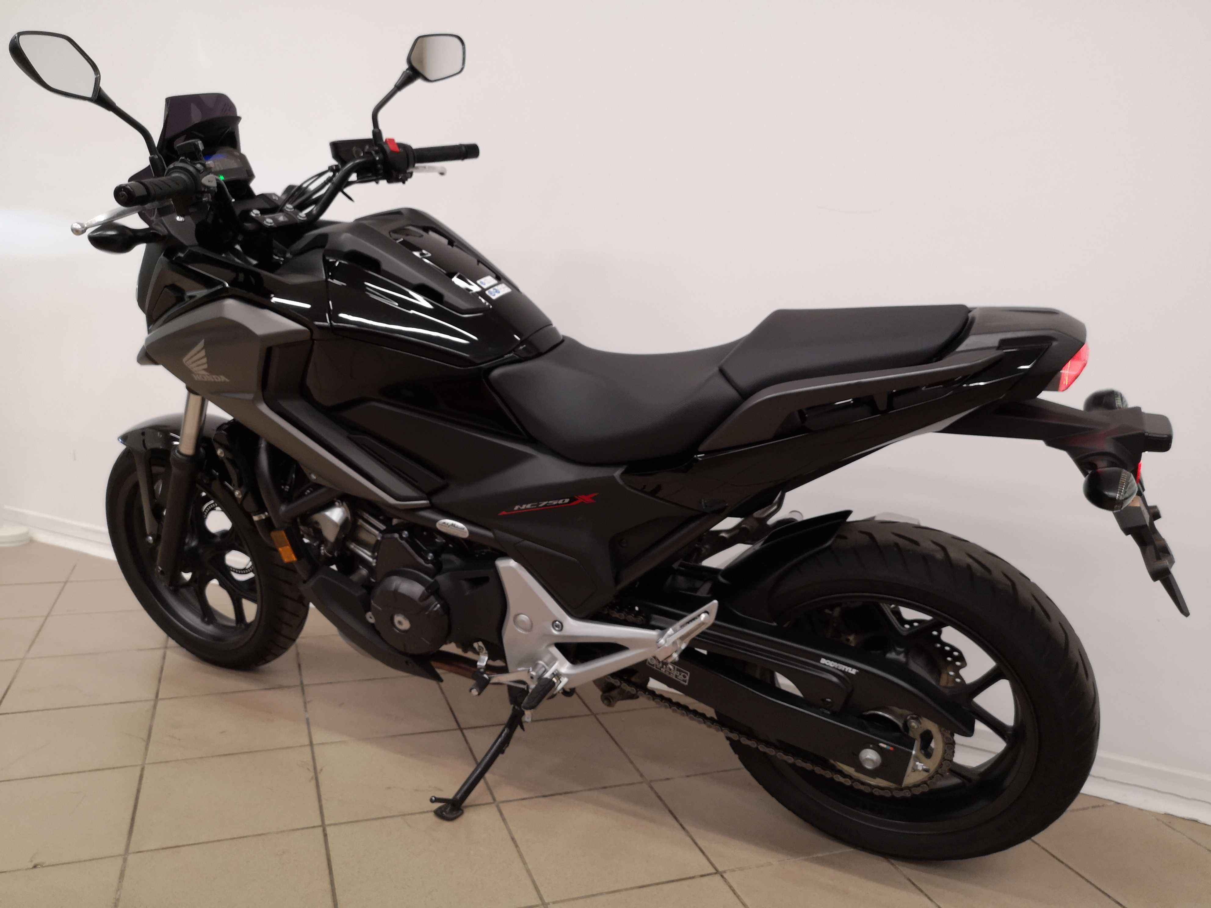 Honda NC 750 X I właściciel z Niemiec Tylko 015000 km !!! Jak NOWA !!!