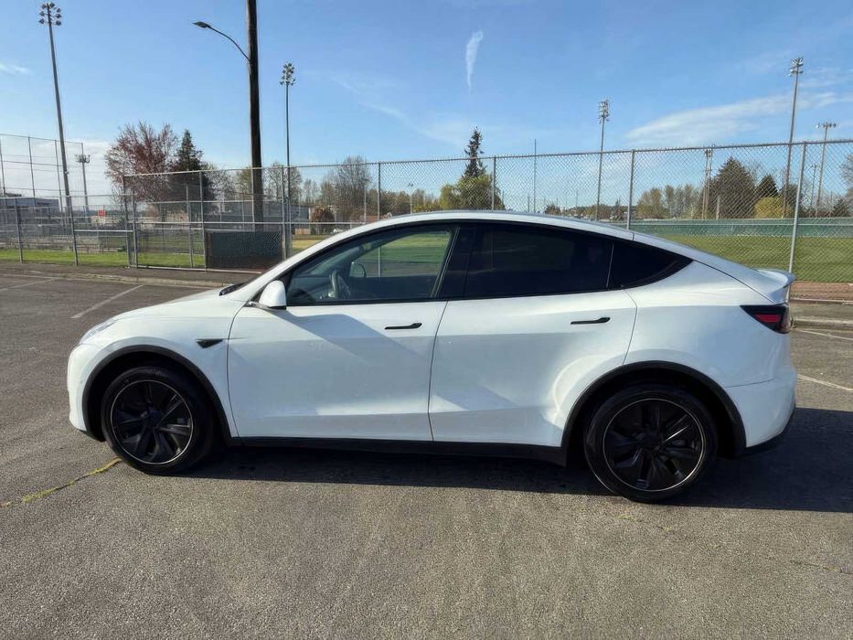 Tesla Model Y Long Range      2021