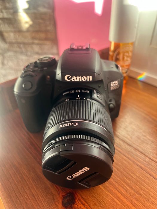 Canon EOS 800D + Canon EF-S 18/55mm f/ 3,5 5,6 STM