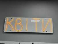 Неоновая вывеска квіти