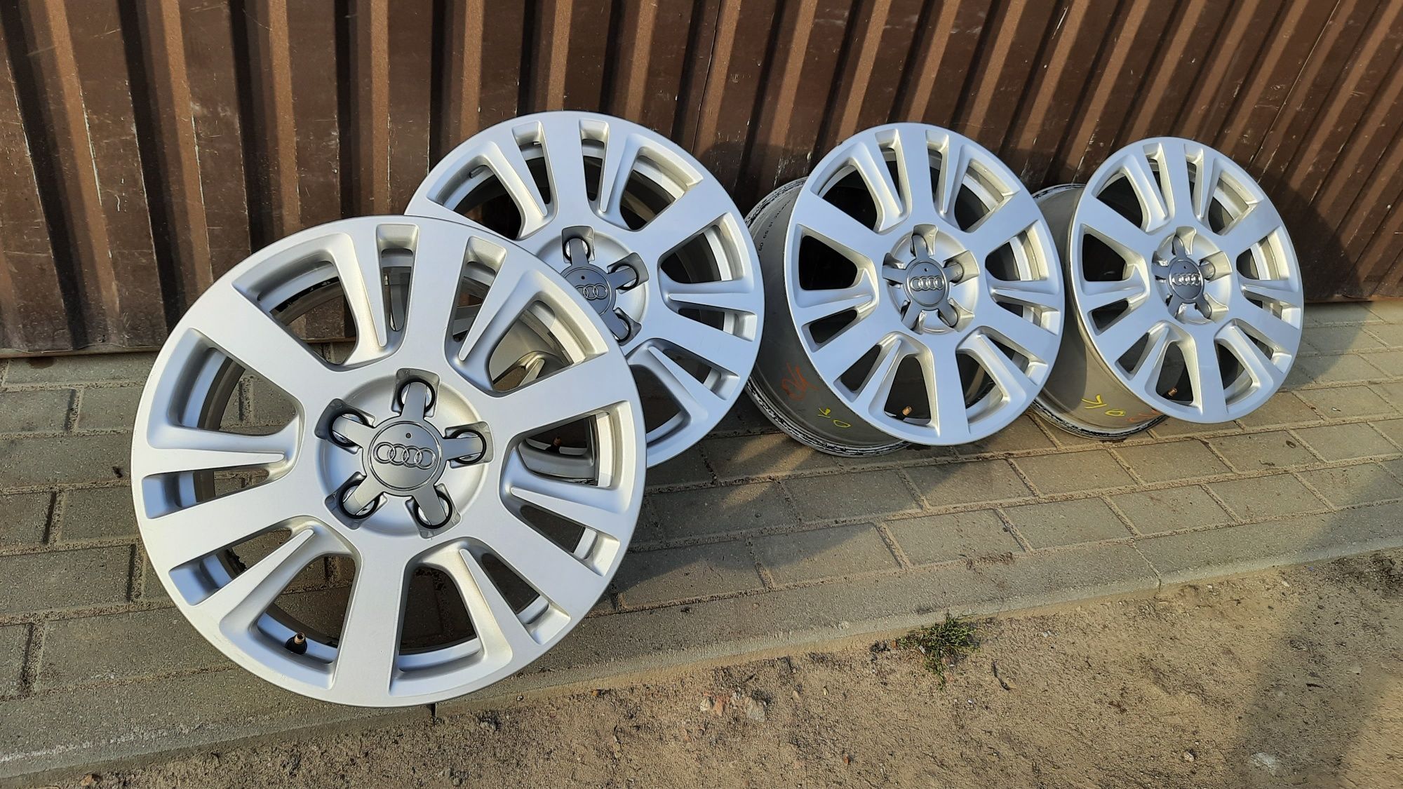 Sprzedam felgi aluminiowe Audi A4 5x112 16 cali zobacz!!!