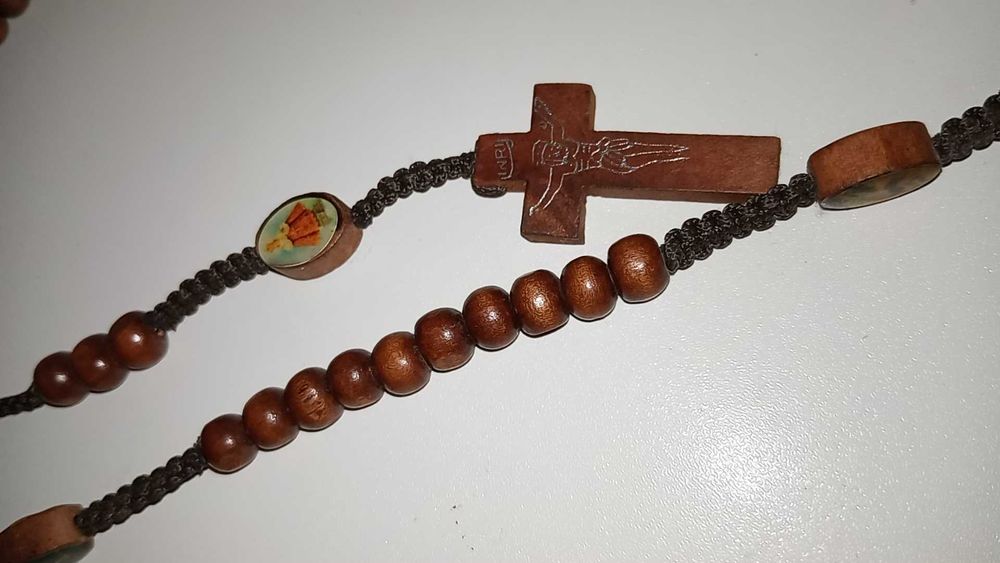 Instrumento oração: terço rosário católico