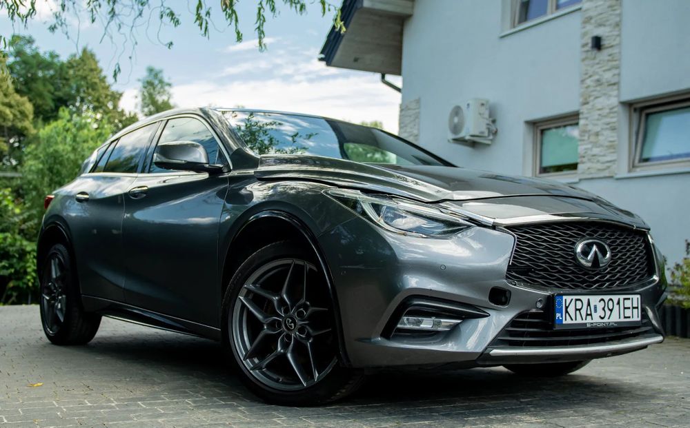 Infiniti Q30 OKAZJA , 4x4 , niski przebieg , panorama , automat , skóra